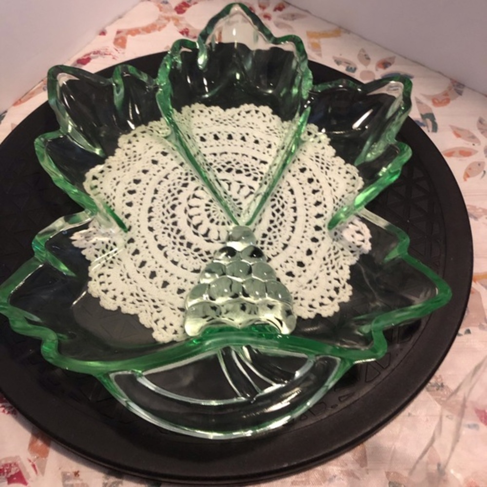 Tiara Exclusive Glass Green Grape Leaf Divided Dish